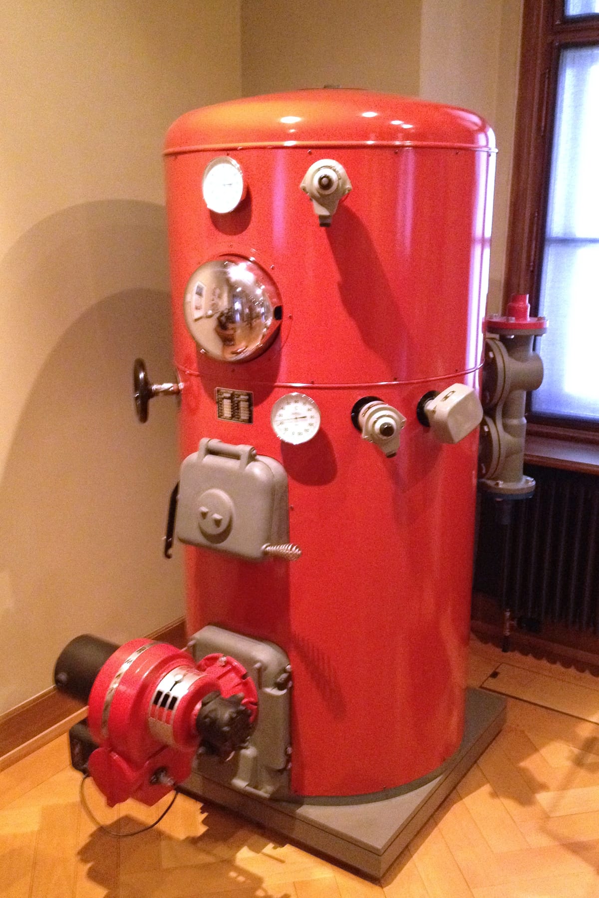Historischer Hoval Heizkessel im Liechtensteinischen Landesmuseum